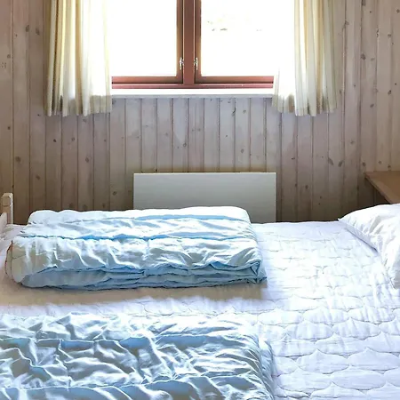 Vakantiehuis Three-bedroom In 13 *
