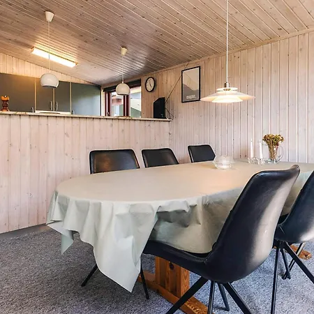Three-bedroom In 13 * Dannemare