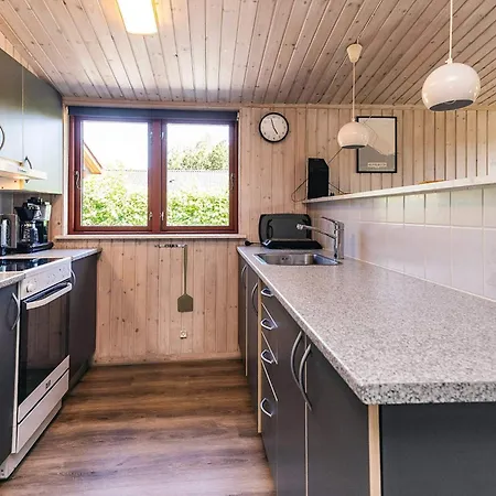 Three-bedroom In 13