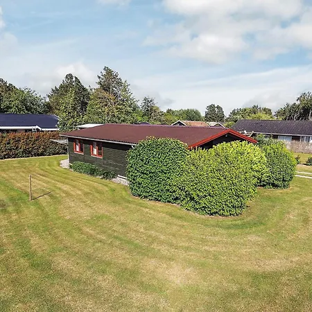 Vakantiehuis Three-bedroom In 13
